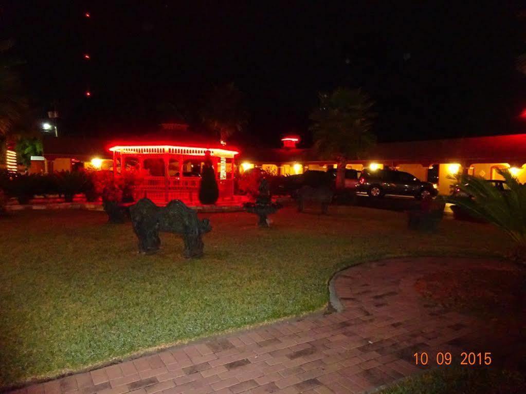 Deluxe Inn - ซาวานนาห์ ภายนอก รูปภาพ